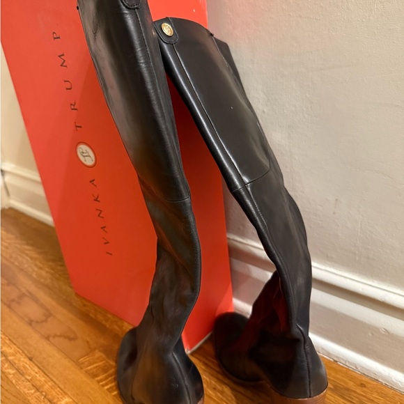 Cute black leather knee high boots size 7 - Picture 4 of 4